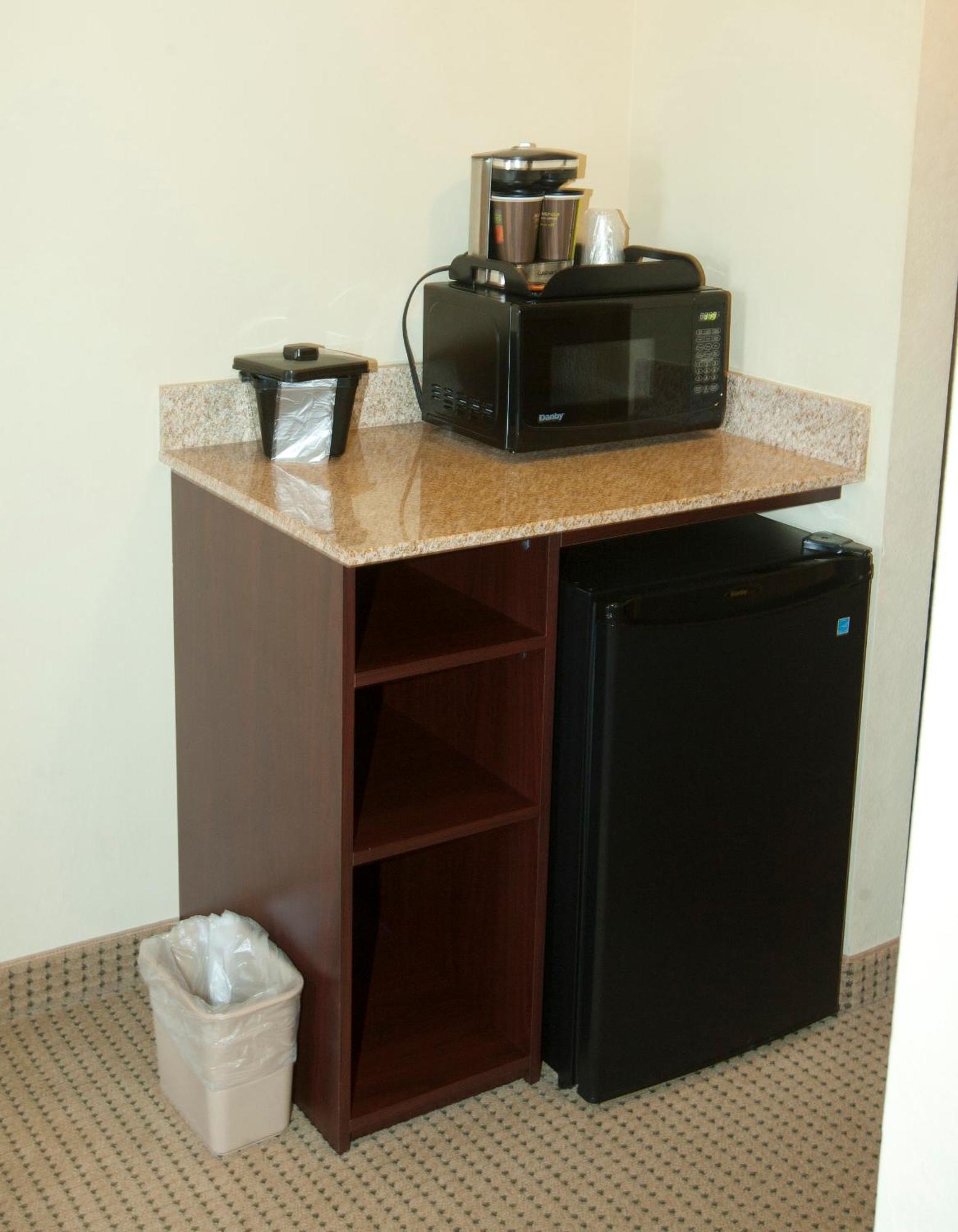 Cobblestone Inn & Suites - Langdon Ruang foto