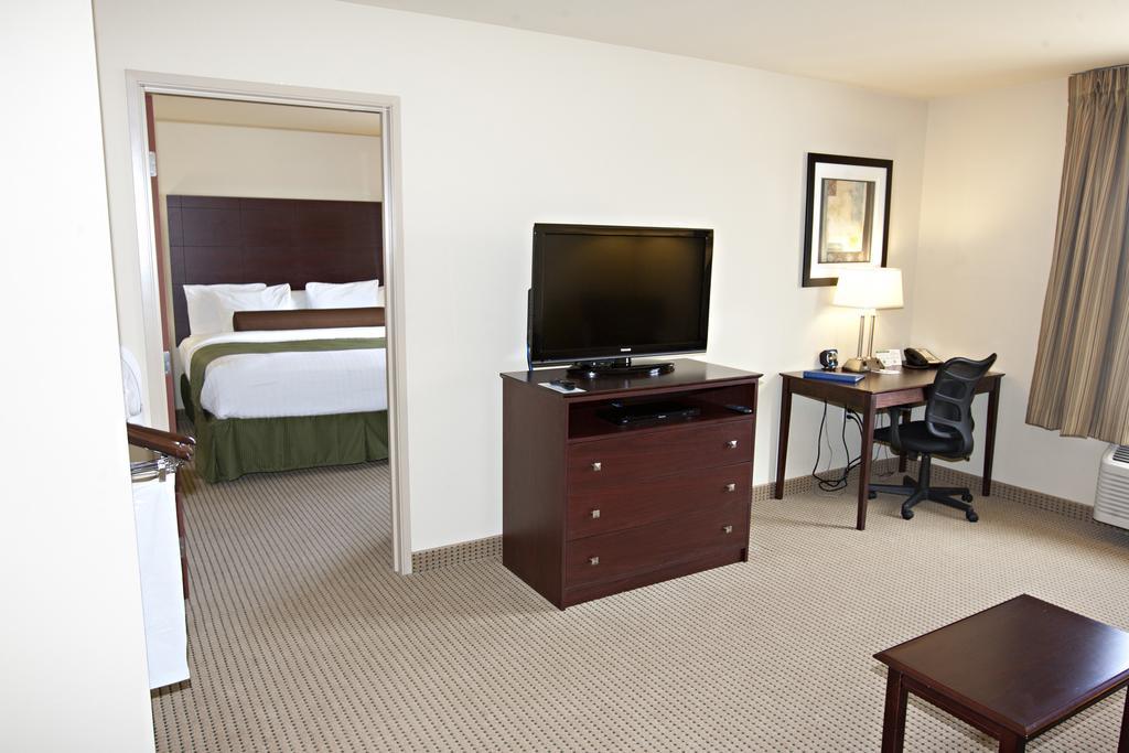 Cobblestone Inn & Suites - Langdon Bagian luar foto