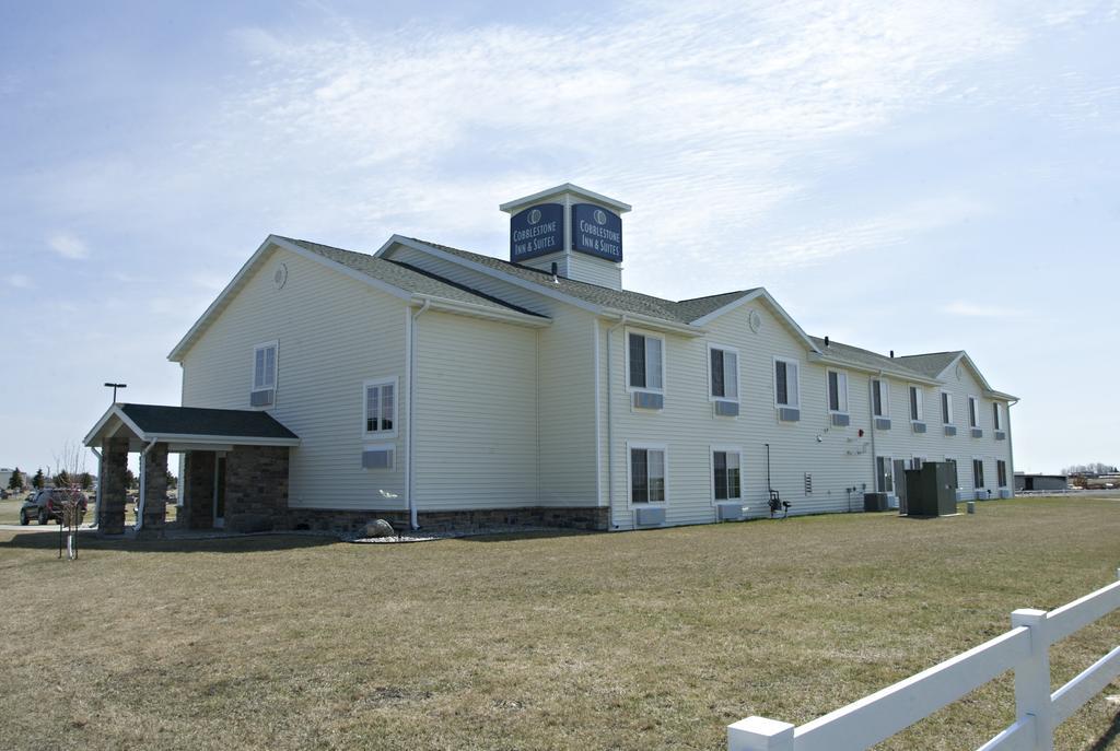 Cobblestone Inn & Suites - Langdon Bagian luar foto