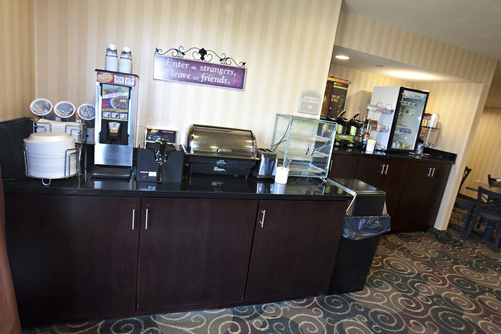 Cobblestone Inn & Suites - Langdon Bagian luar foto
