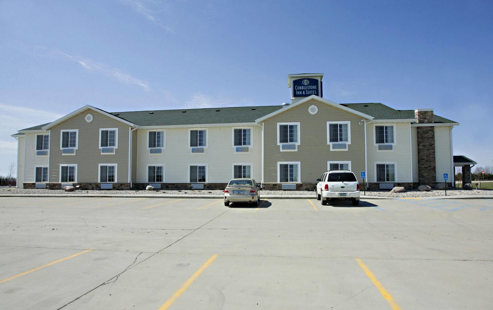 Cobblestone Inn & Suites - Langdon Bagian luar foto
