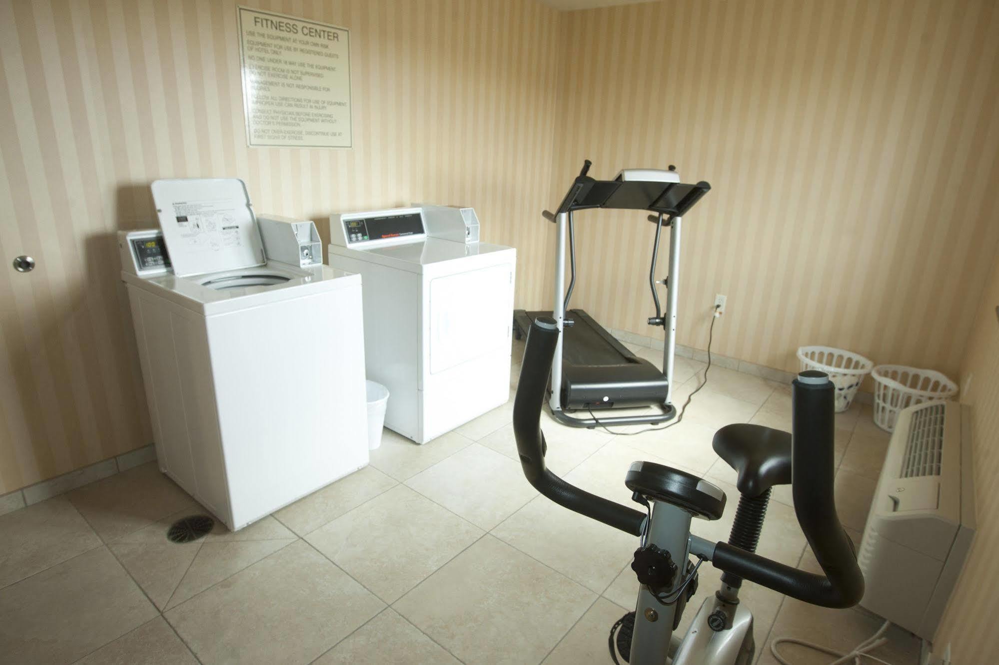 Cobblestone Inn & Suites - Langdon Bagian luar foto