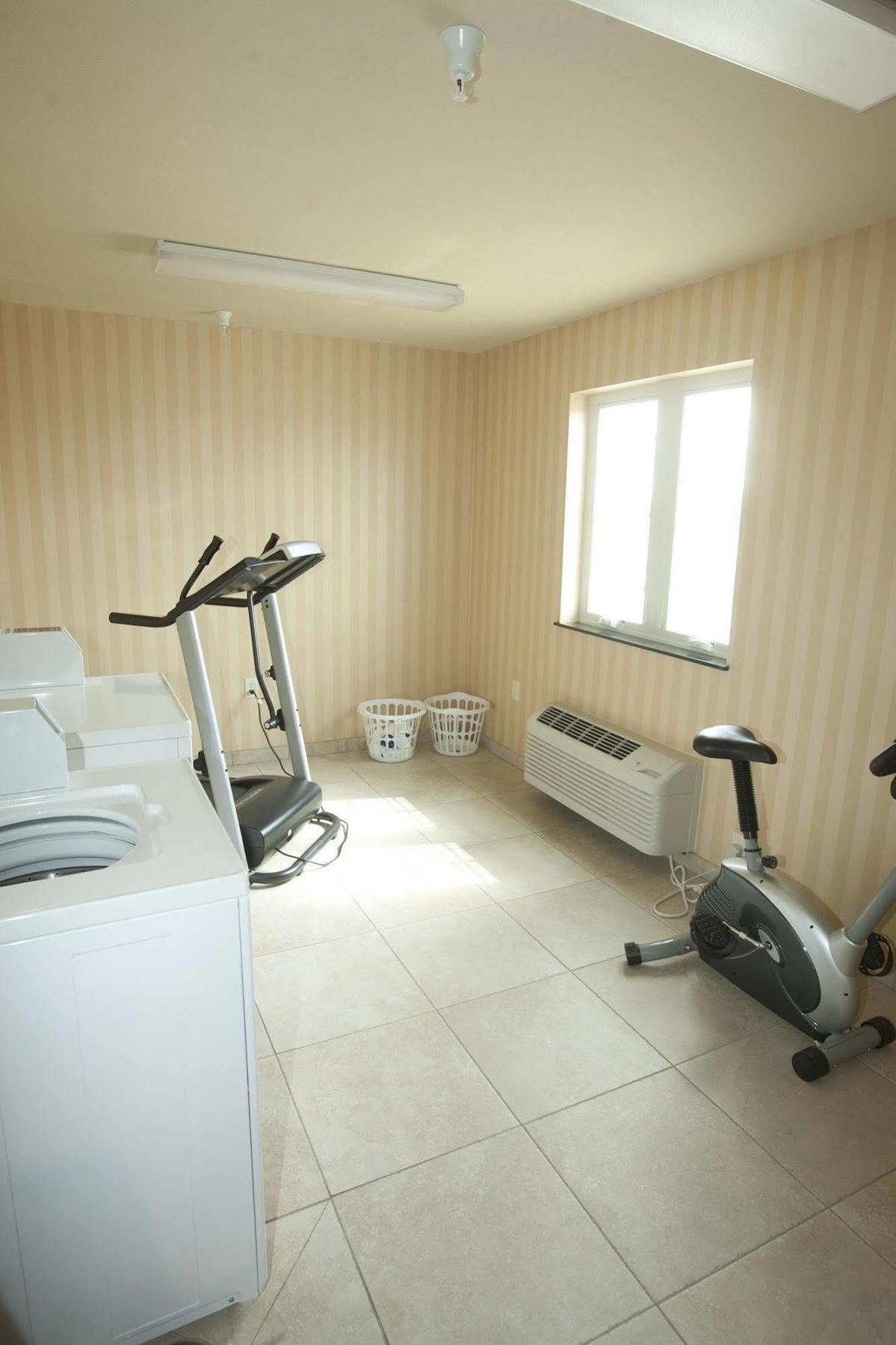 Cobblestone Inn & Suites - Langdon Bagian luar foto