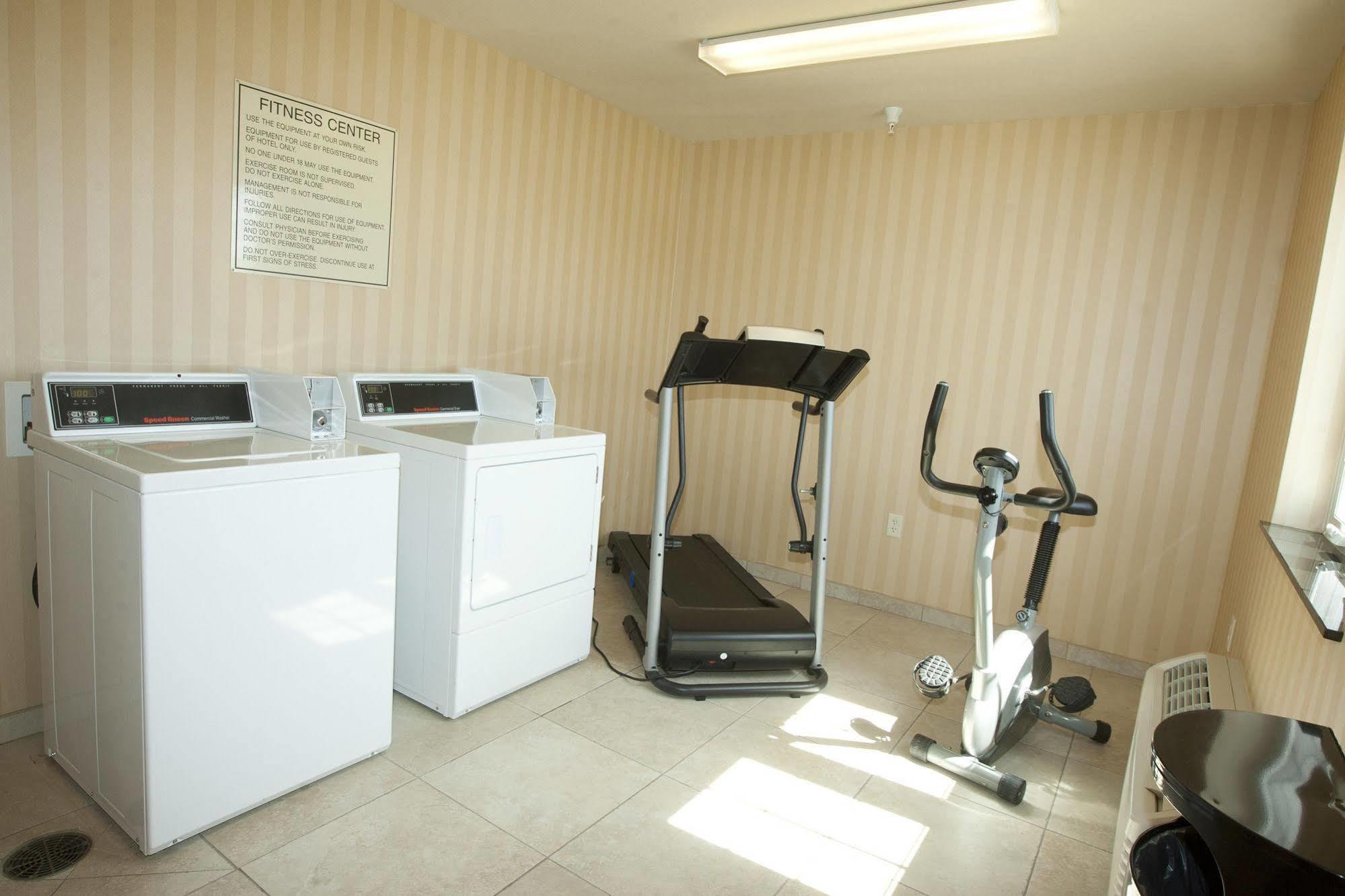 Cobblestone Inn & Suites - Langdon Bagian luar foto