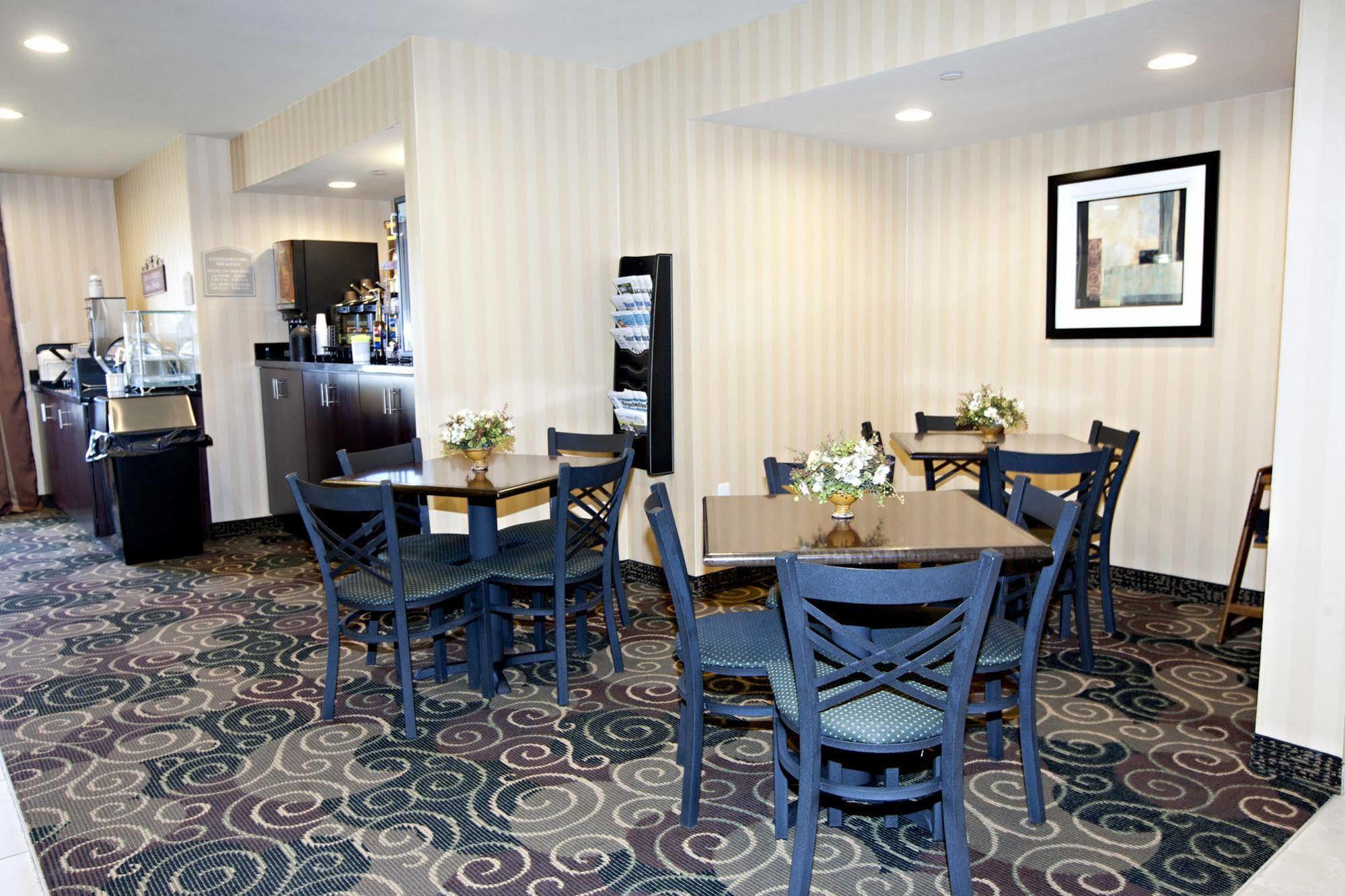 Cobblestone Inn & Suites - Langdon Bagian luar foto