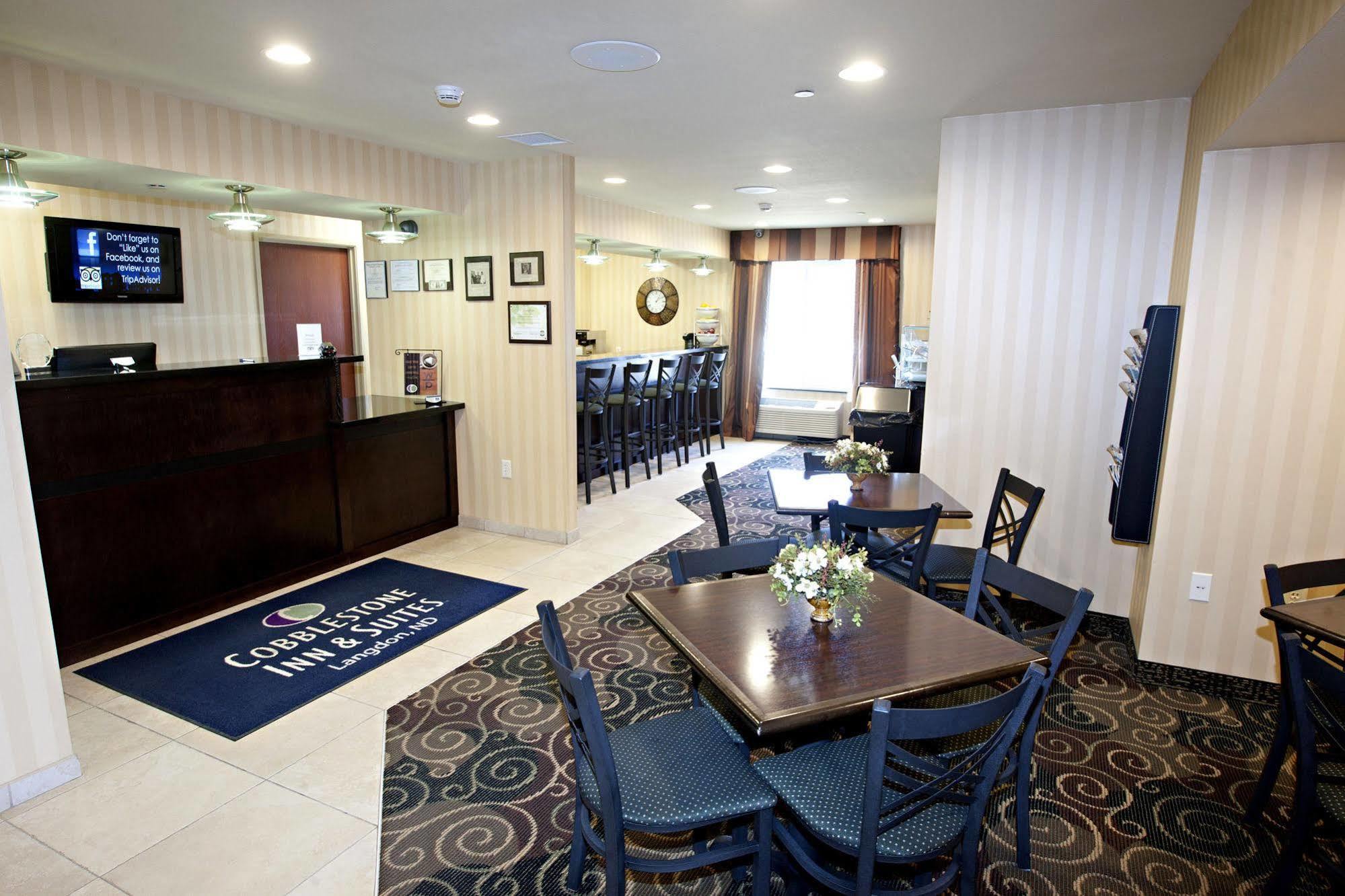Cobblestone Inn & Suites - Langdon Bagian luar foto