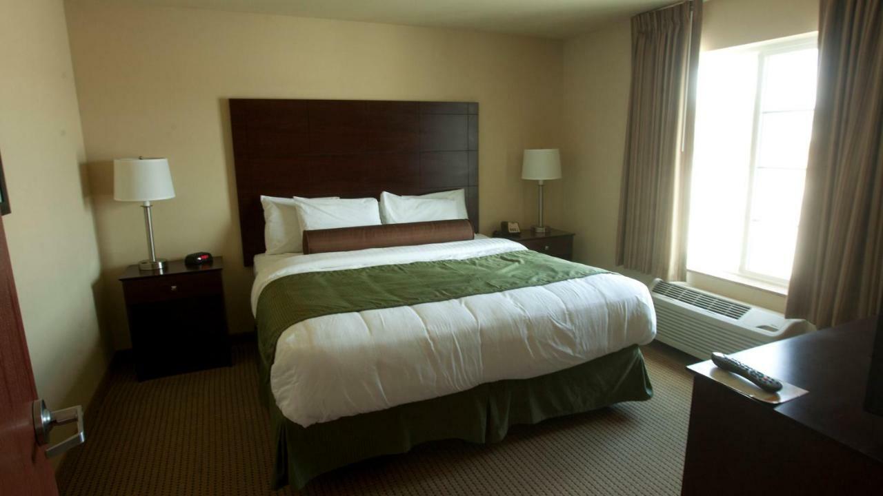 Cobblestone Inn & Suites - Langdon Bagian luar foto